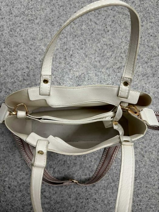 Белая женская сумка