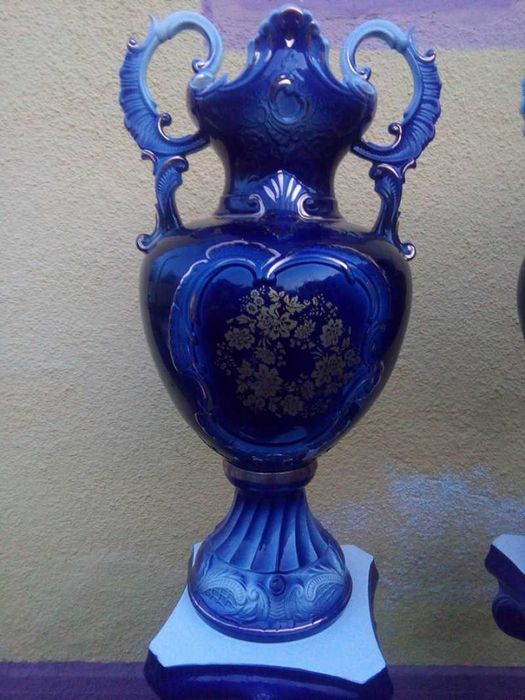 Pedestal cu vaza