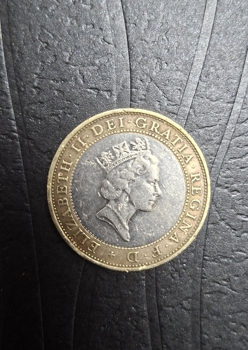 Vând moneda  Regina Elisabeta