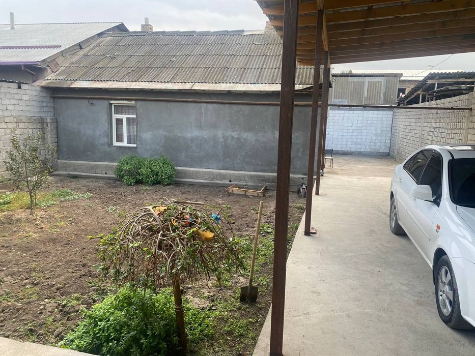 Zangiotada Bog'zorda maxalasida uy sotiladi 4 sotik 4xona