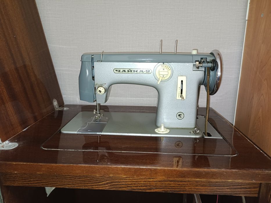 Продам швейную машинку "Чайка"