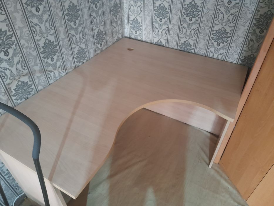 Продам стол, угловой