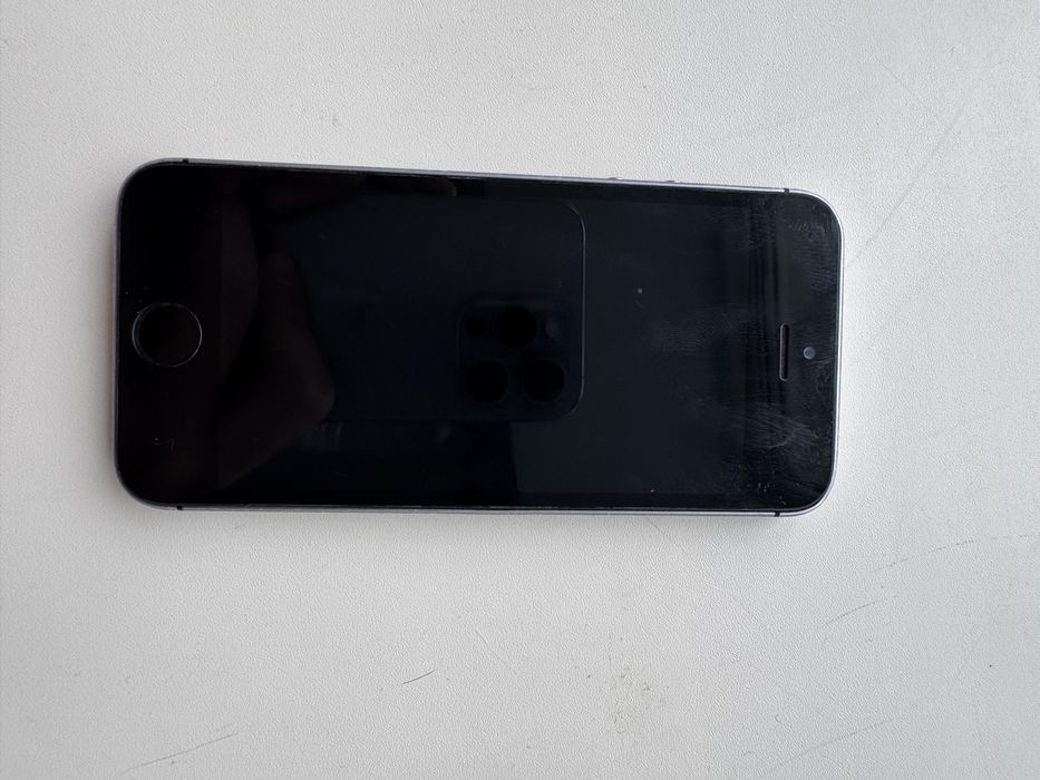 Продам айфон Se original 2018 года