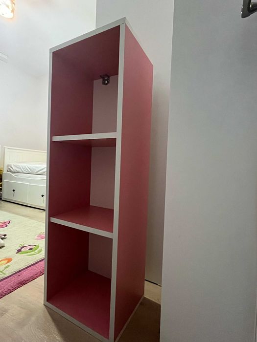 Birou + 2 corpuri cuburi (pentru fetita)