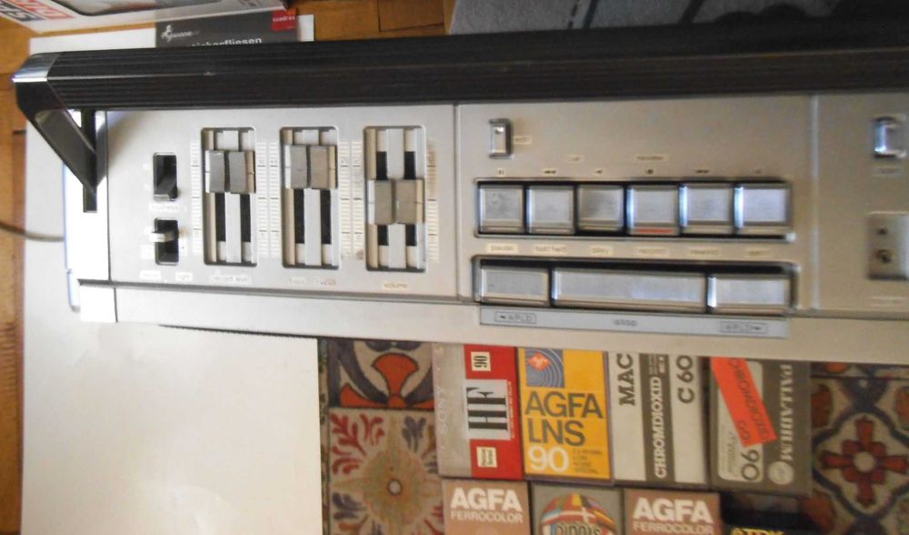 SHARP Gf 9696z/ AMFM /radio tape recorder