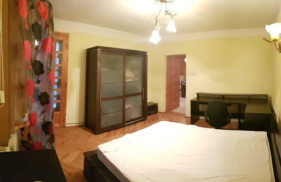 Privat - Închiriez 2 etaje în Vilă în Tătărași, 6 camere (240m2) ( super priveliște, natură )