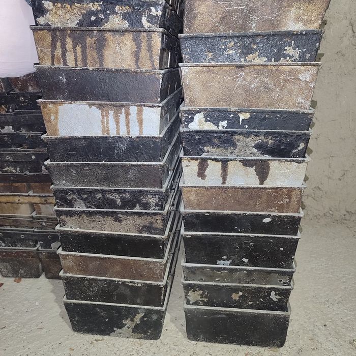 Mikser va buxanka qolip sotiladi.