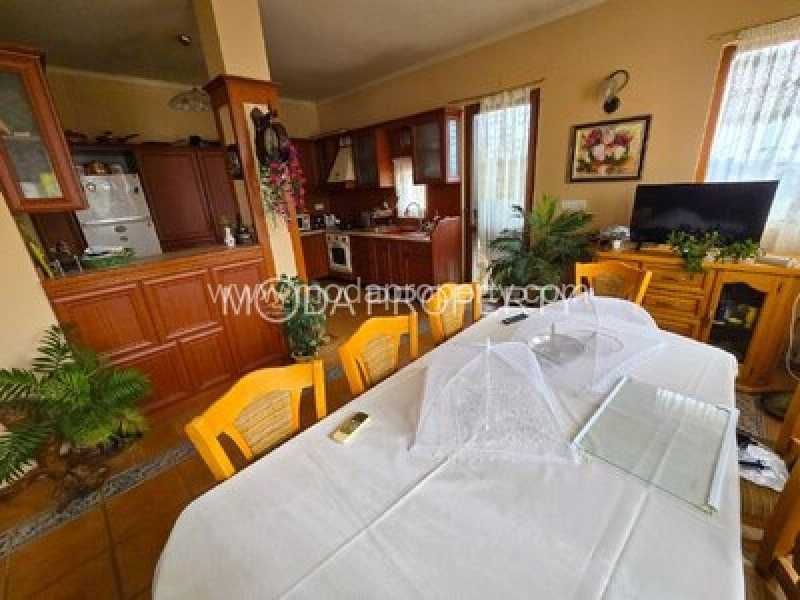 Шок-отстъпка, топ локация — къща с морска панорама във Варна