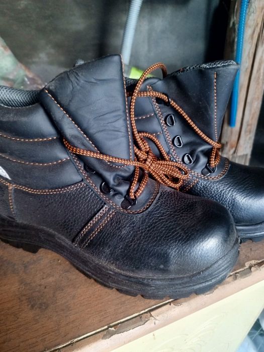 Продам рабочую обувь