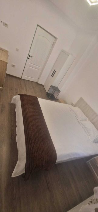 Apartament 4 camere, renovat, mobilat, cartier Aviatorilor, Deveselu
