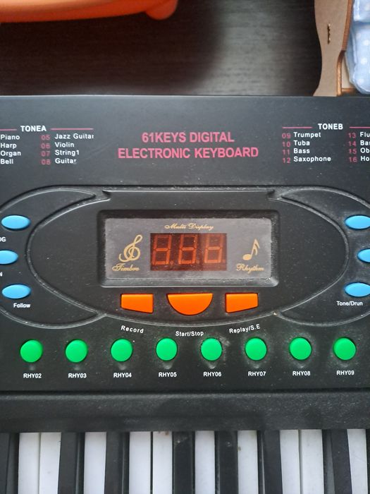 Продам синтезатор пианино с микрофоном