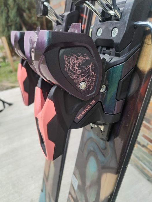 Atomic Bent 90 echipate cu legaturi Atomic Strive 12 GW