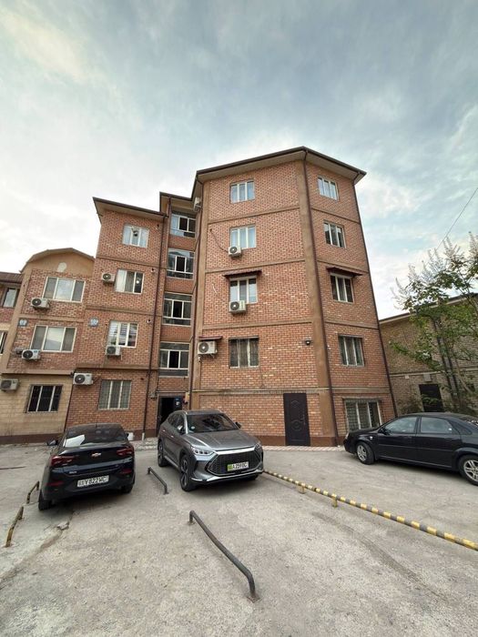 Квартира 2/2/4 Буюк Ипак Йули метро, Максим Горький