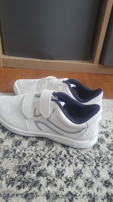 Pantofi cu talpa alba