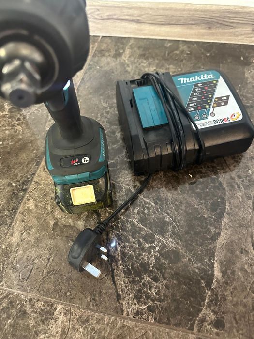 Bormasina cu acumulator si teodolid de nivel