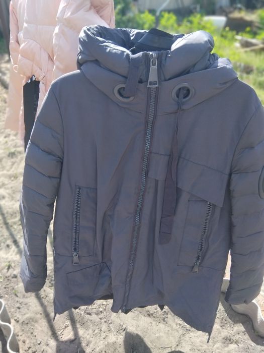 Продам зимнюю куртку 46 размер