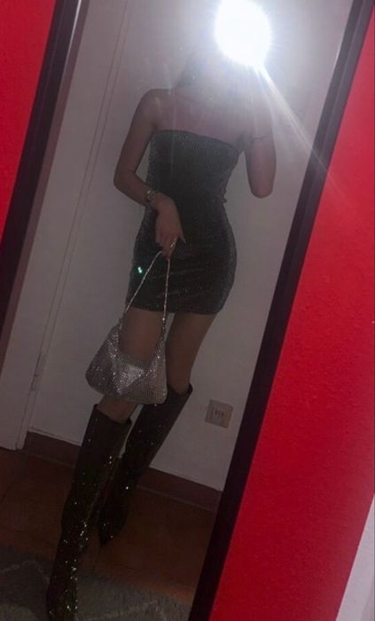 Блестяща къса рокля