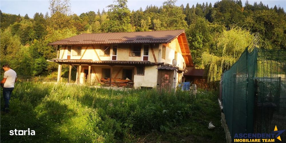 FILM! Constructie rustica tip Casa Verde, cu parau si panorama impresi