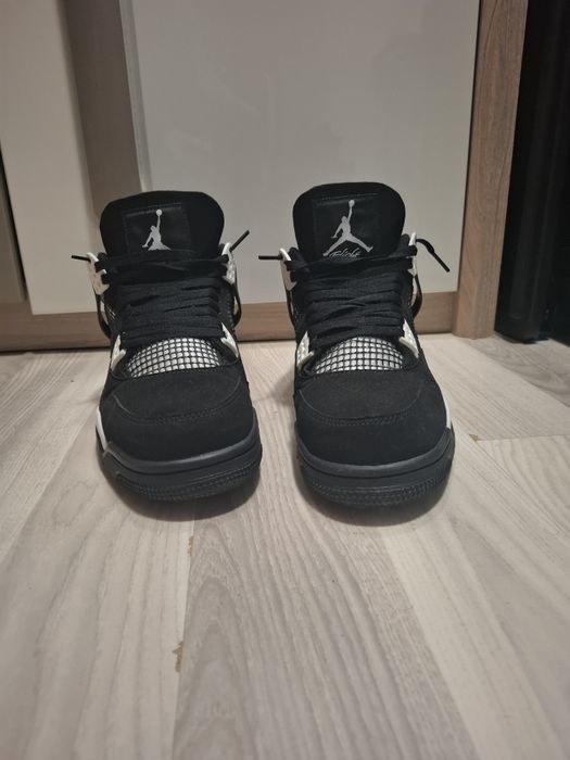 Jordan 4 white thunder