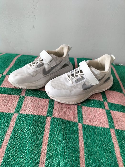 Продам кроссовки