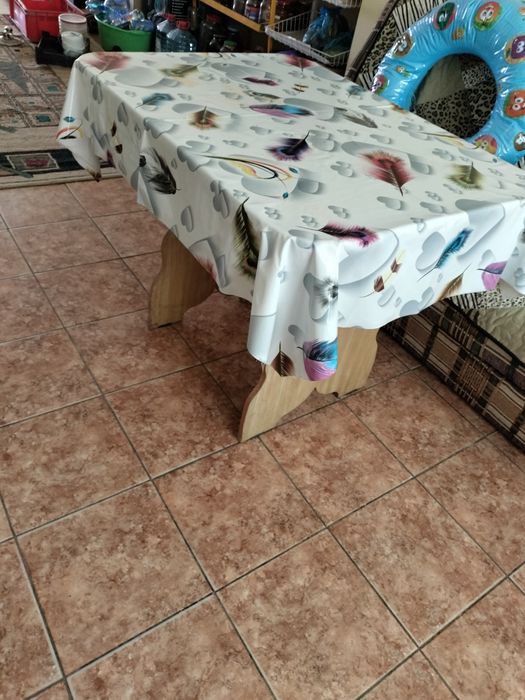 Кухонный стол, угалок