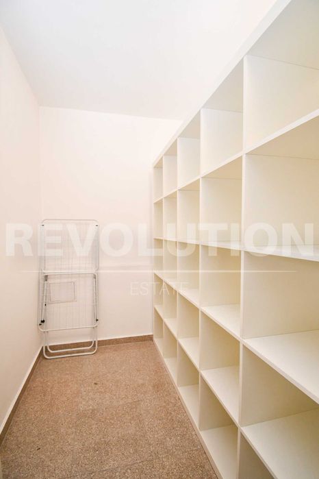 Дава се под наем Къща в София, Център - 318 кв.м за 1700 € - Снимка #16