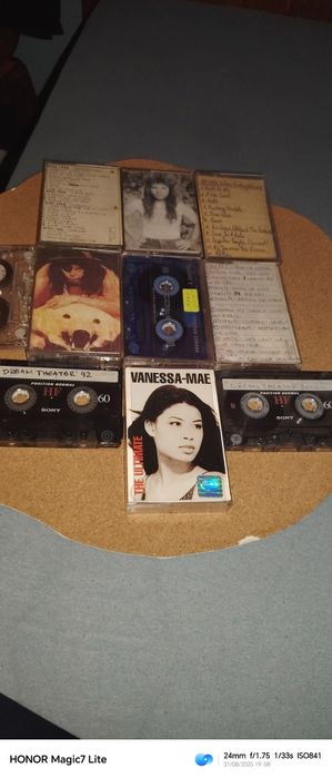 Стари касети с метъл и денс музика