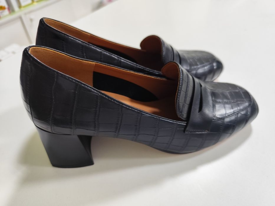 Продам новые черные туфли