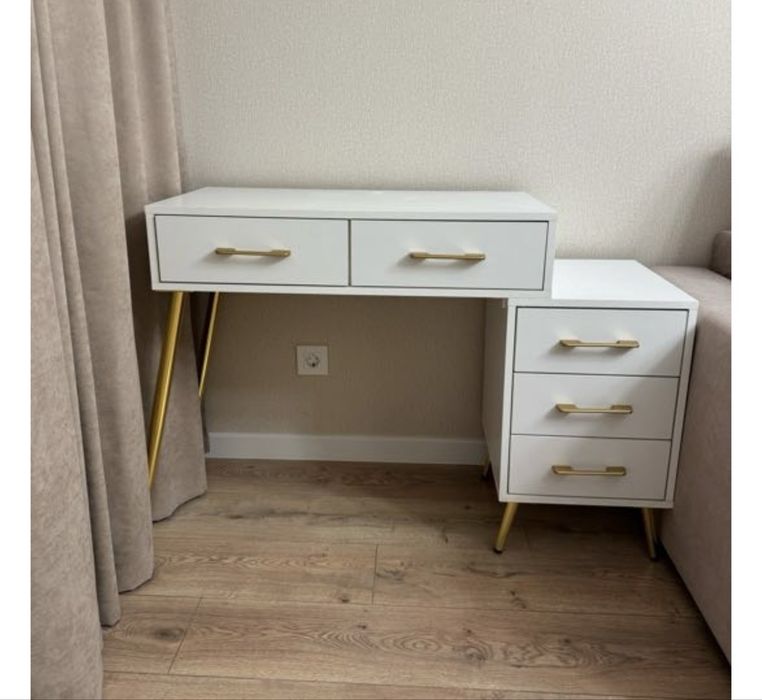 Туалетный столик