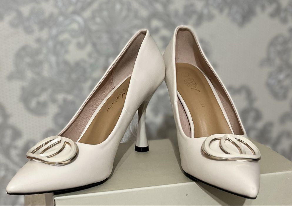 Срочно продам туфли-лодочки