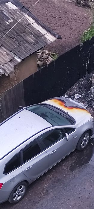 Vând Opel Astra J Sports Tourer 2010 – avariat incendiu – pentru piese sau dezmembrări