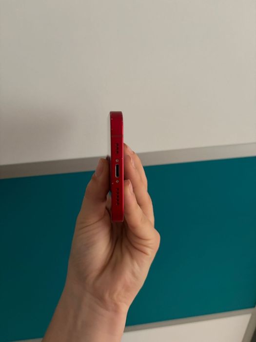 Vând iphone 13 roșu 128GB