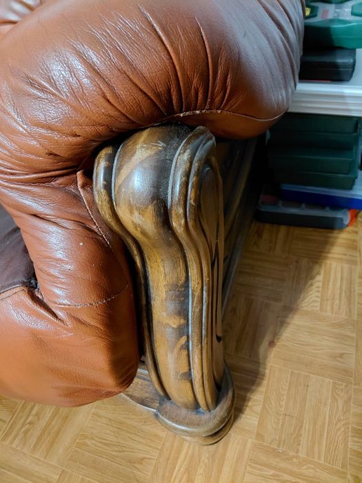 Диван кожанный из дерева