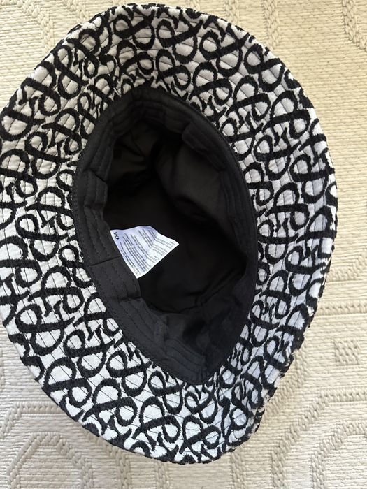 Нова шапка С&А