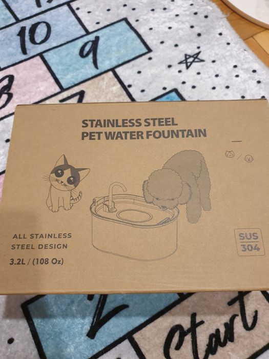 Vand fantana pentru pisici plus set de 8 filtre