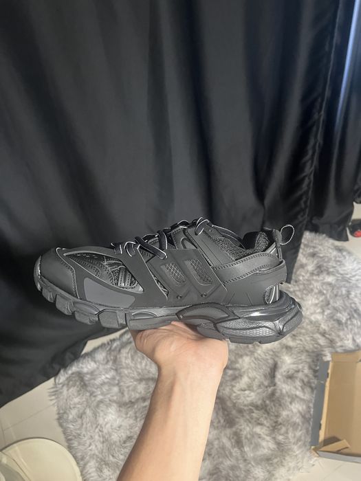 Balenciaga track
