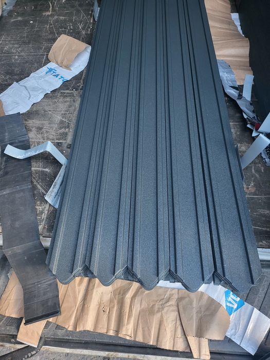 Vând șipcă metalică pentru gard gri mat, maro mat și lucios