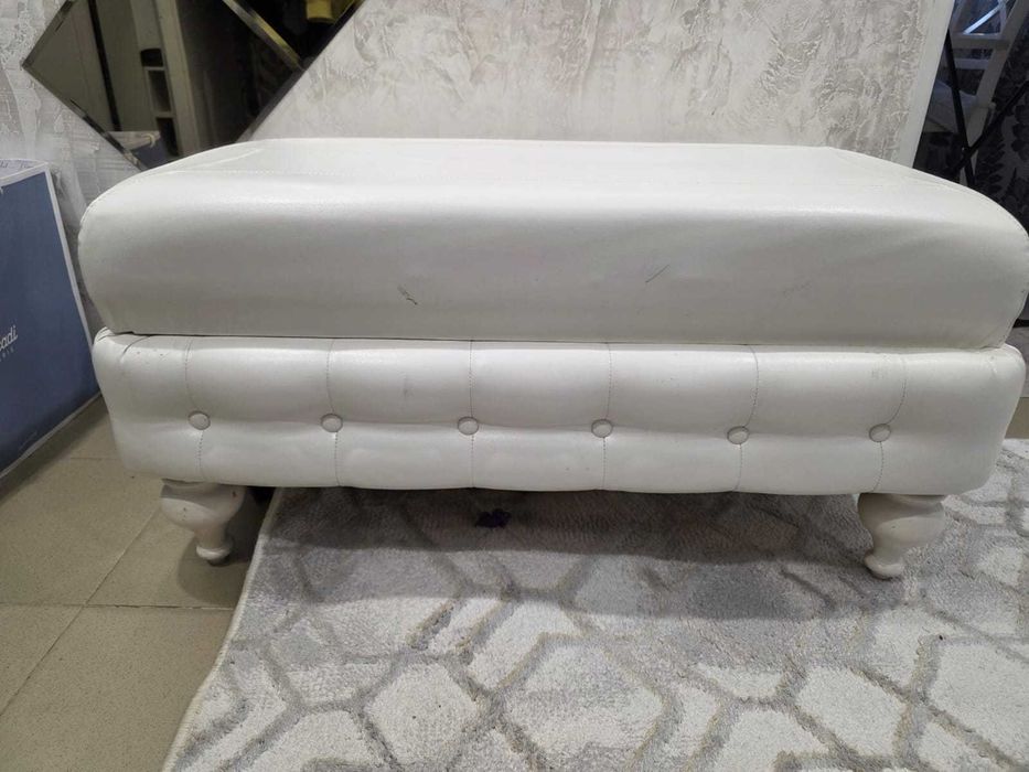 Продам кровать Roma (king size) с пуфом