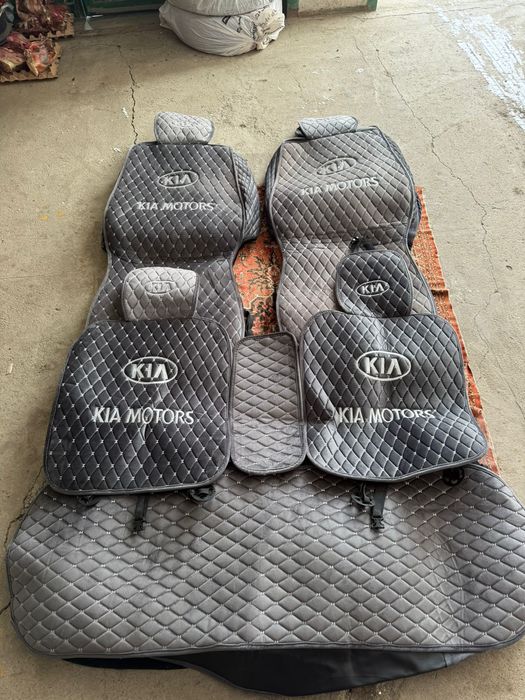 Чехлы универсальные три комплекта.отл сост.