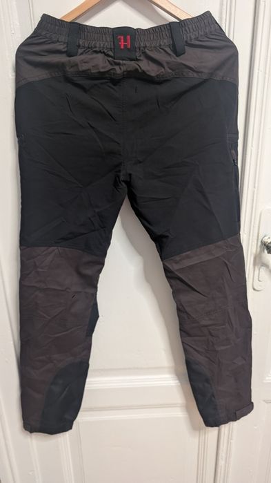 harkila pantalonii drumeți