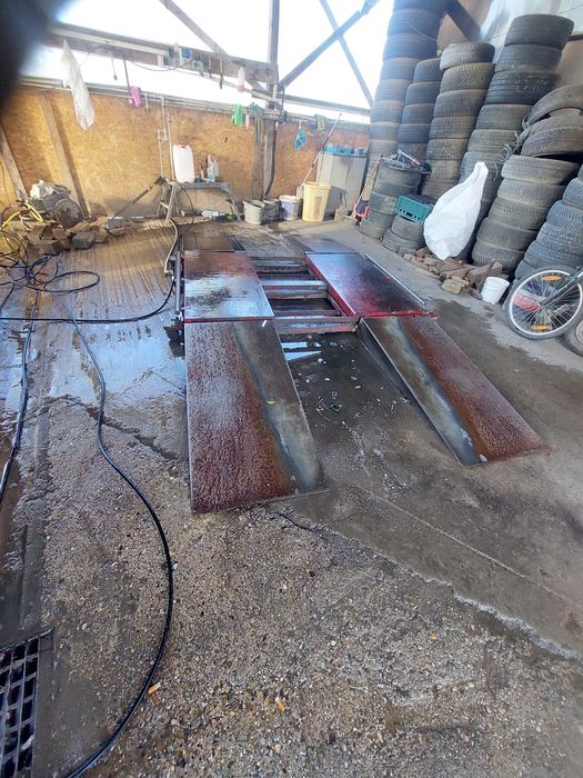 Elevator foarfeca pneumatic