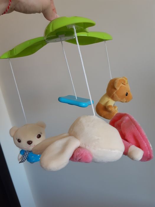 Музикална въртележка за бебешко легло