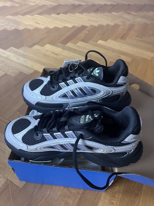 Маратонки Adidas Ozmillen дамски 38