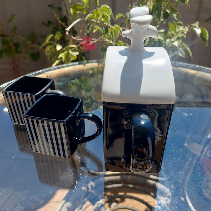 Чайник с две чаши