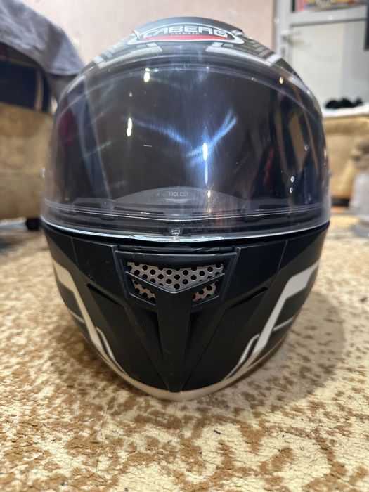 Каска за пистов мотор