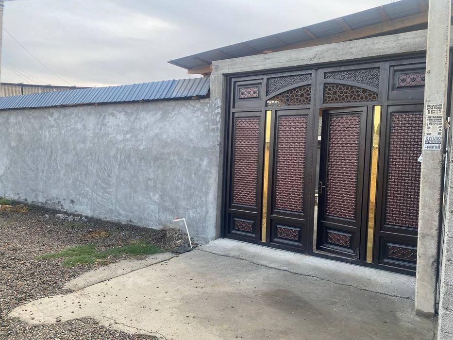 Zangiotada Bog'zorda maxalasida uy sotiladi 4 sotik 4xona