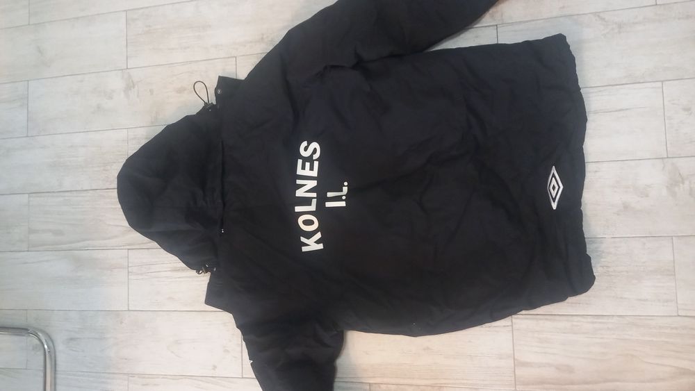 Мъжка футболна шуба размер М  Дължина 80 ,ширина 57 почти не е ползван