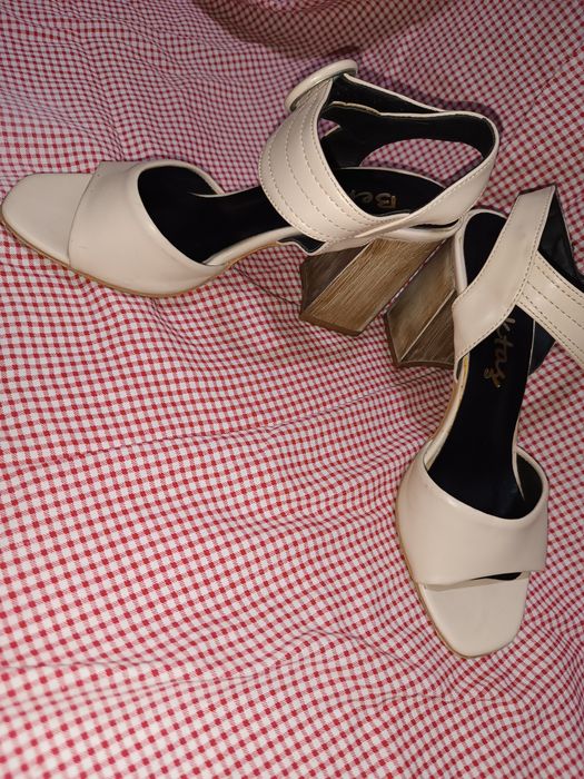 Женская обувь новая