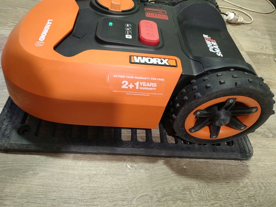 Robot de tuns gazonul Worx WR141E pentru 500mp