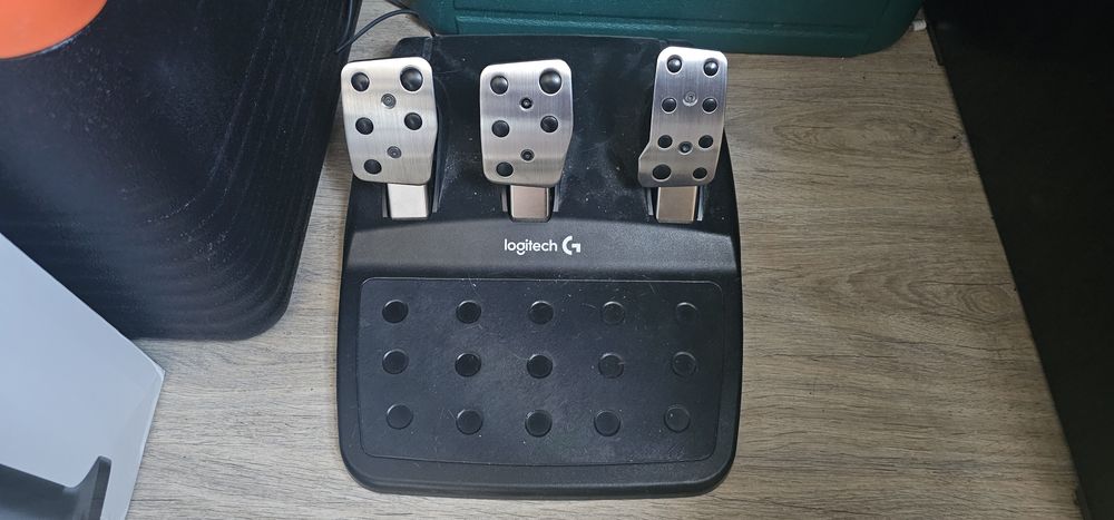 Logitech G29 Driving Force Racing Wheel